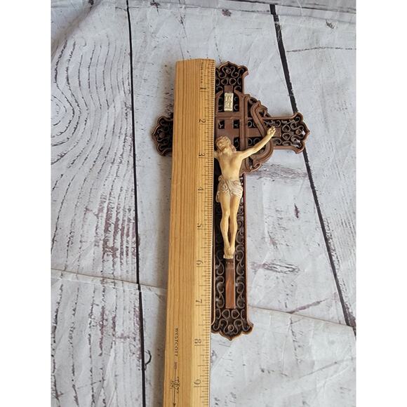 Vintage Plastic 8in Ornate Wall Crucifix Consolidated Molded Products USA - Picture 4 of 6